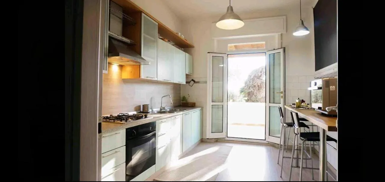 Villa Aurelia - Seafront Apartment With Terrace Quartu SantʼElena