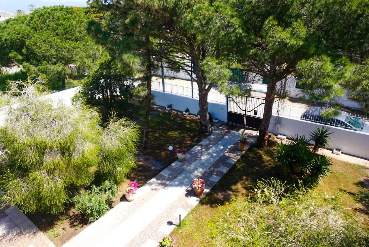 Villa Aurelia - Seafront Apartment With Terrace Quartu SantʼElena Włochy